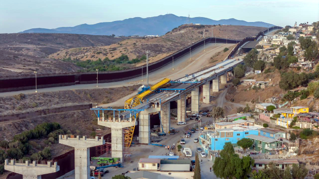 Se desploma grúa sobre estructura del Viaducto Elevado - Infobaja de BC